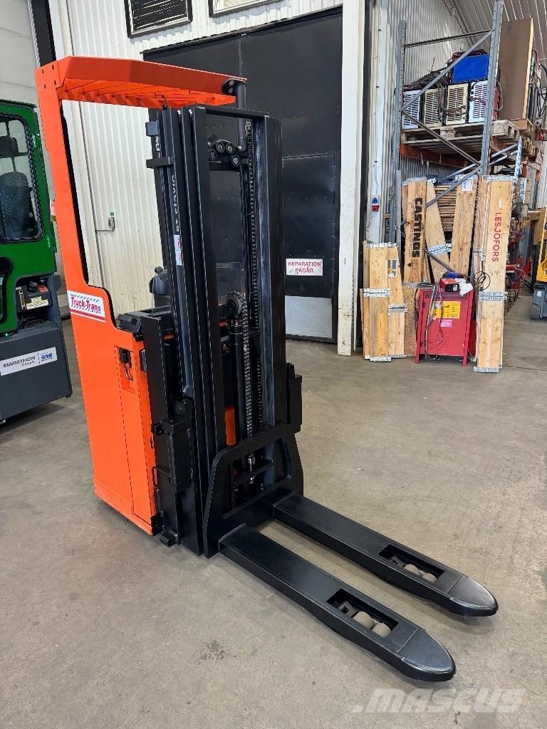 Toyota SSE135L 自走式堆積機