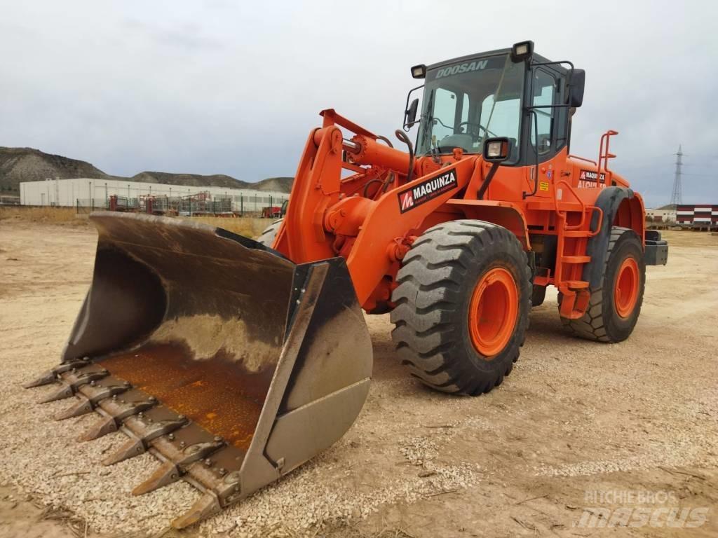 Doosan DL 300 輪胎式裝載機