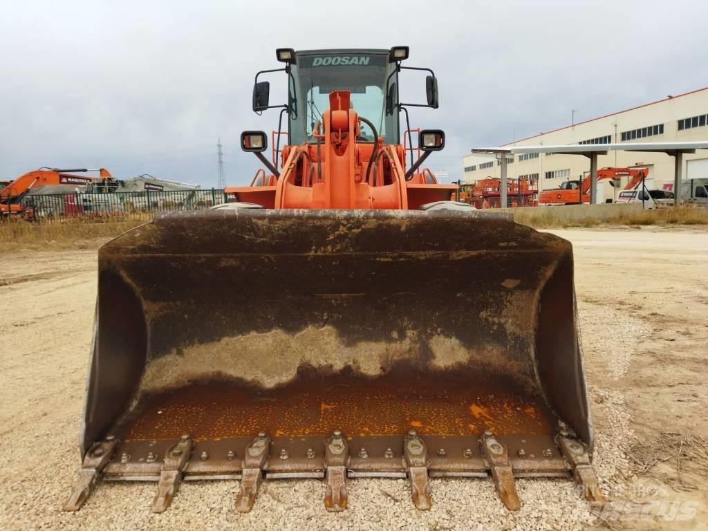 Doosan DL 300 輪胎式裝載機