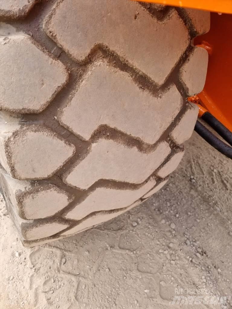 Doosan DL 300-3 輪胎式裝載機