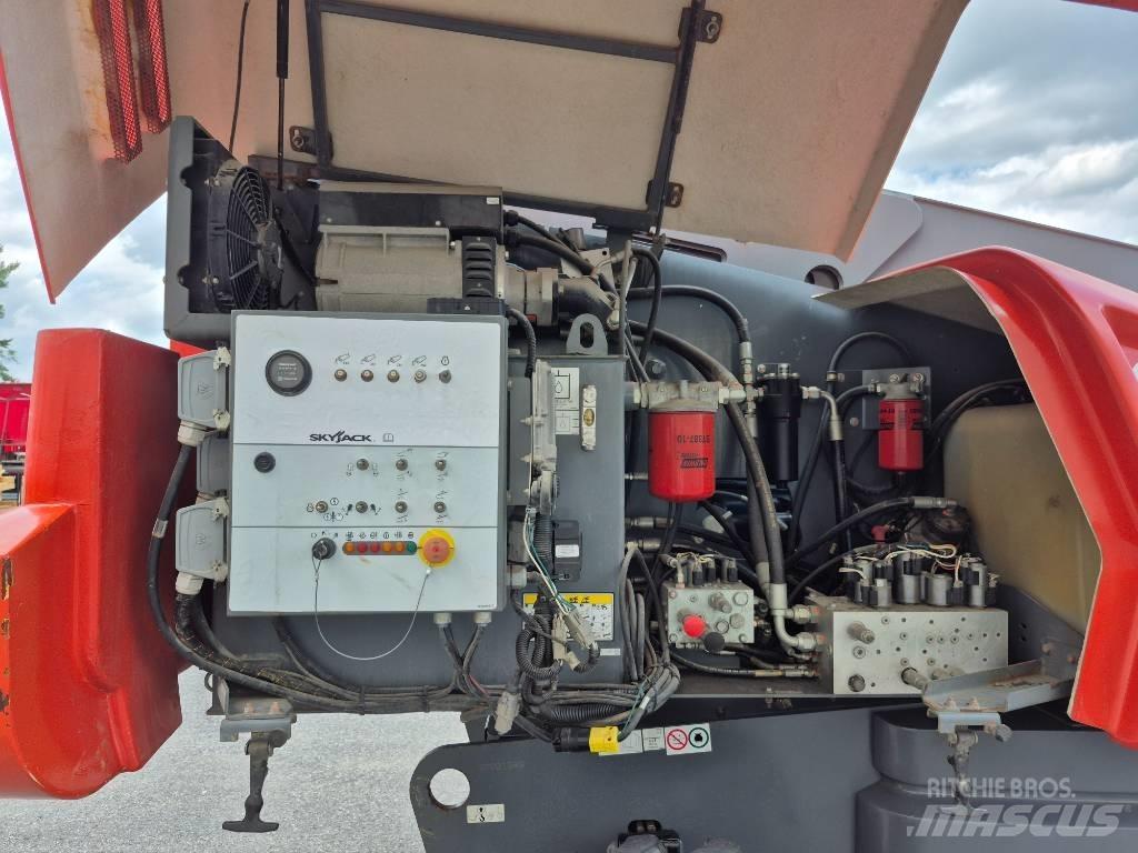 SkyJack SJ 66 T 曲臂高空作業車