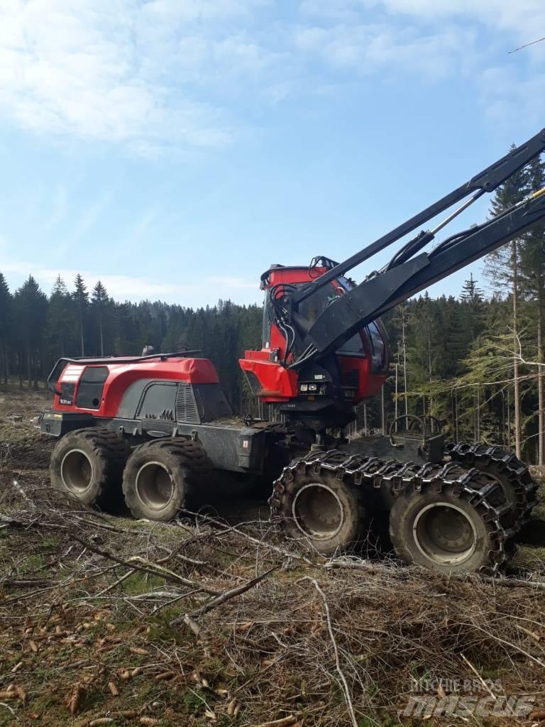 Komatsu 931 XC 收穫機