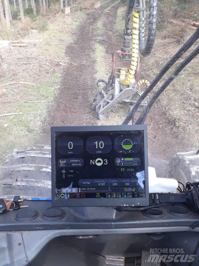 Komatsu 931 XC 收穫機