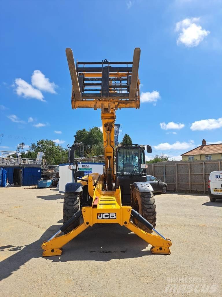 JCB 535 V 125 伸縮臂操作車