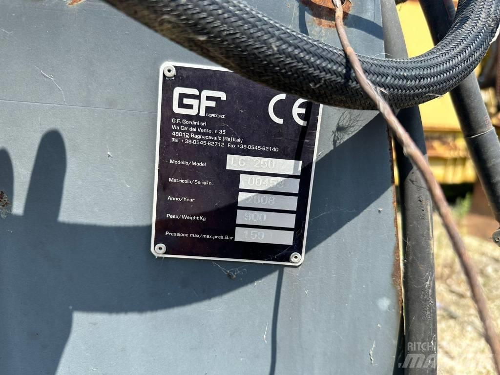 GF Gordoni LG250 平土機