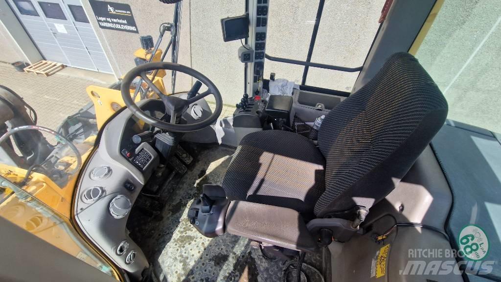 Volvo L 120 F 輪胎式裝載機