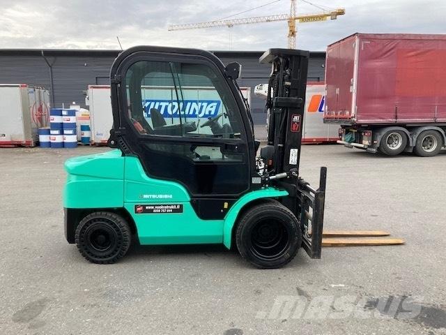 Mitsubishi FD35N 柴油卡車