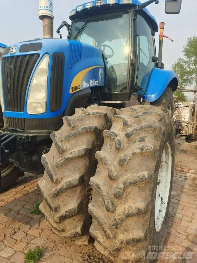 New Holland T8040 曳引機