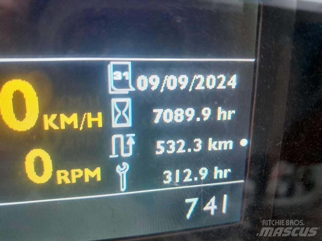 JCB TM 320 農業用伸縮臂裝載機