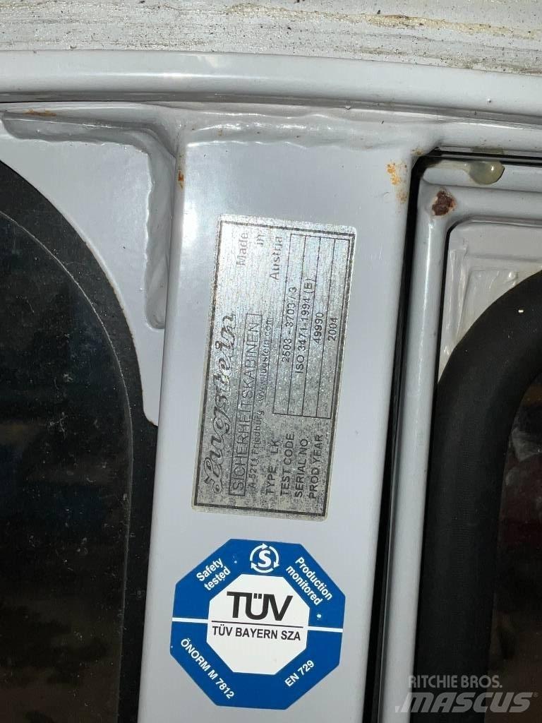 Neuson 2503 / 3503 駕駛室與內部
