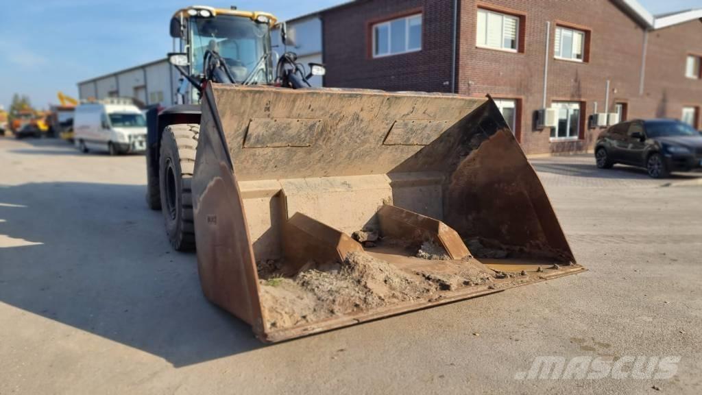 JCB 457 HT 輪胎式裝載機