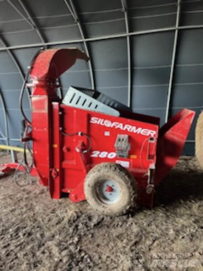 Silofarmer P 280 草捆撕碎機、切割機、拆袋機