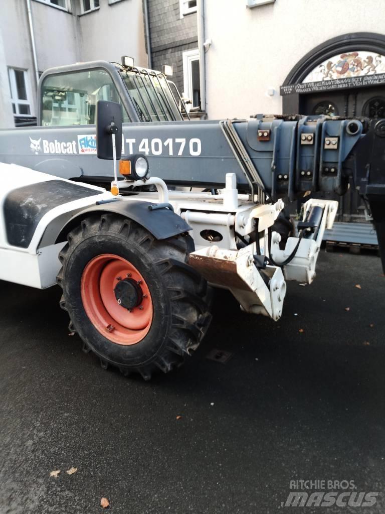 Bobcat B40170-D221 伸縮臂操作車