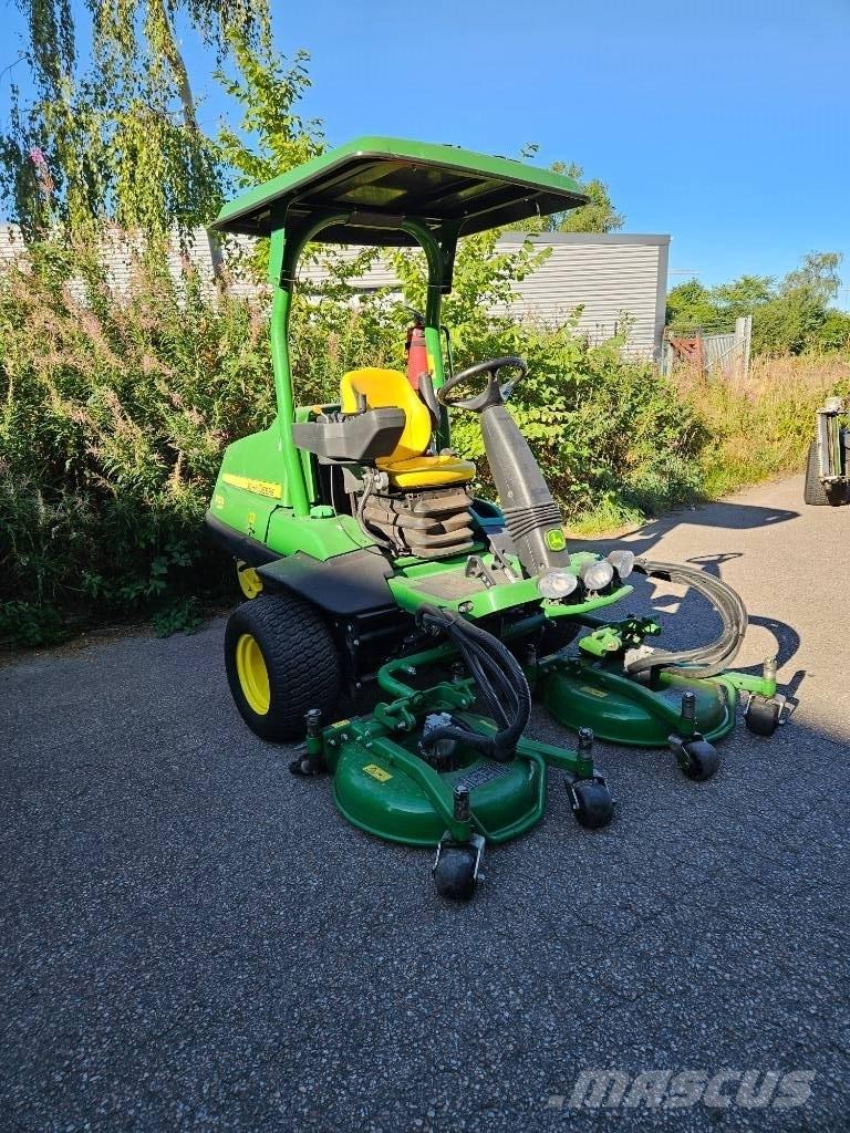 John Deere 7400 A 長草、修整和環繞割草機