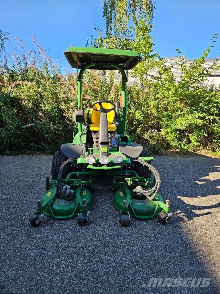 John Deere 7400 A 長草、修整和環繞割草機