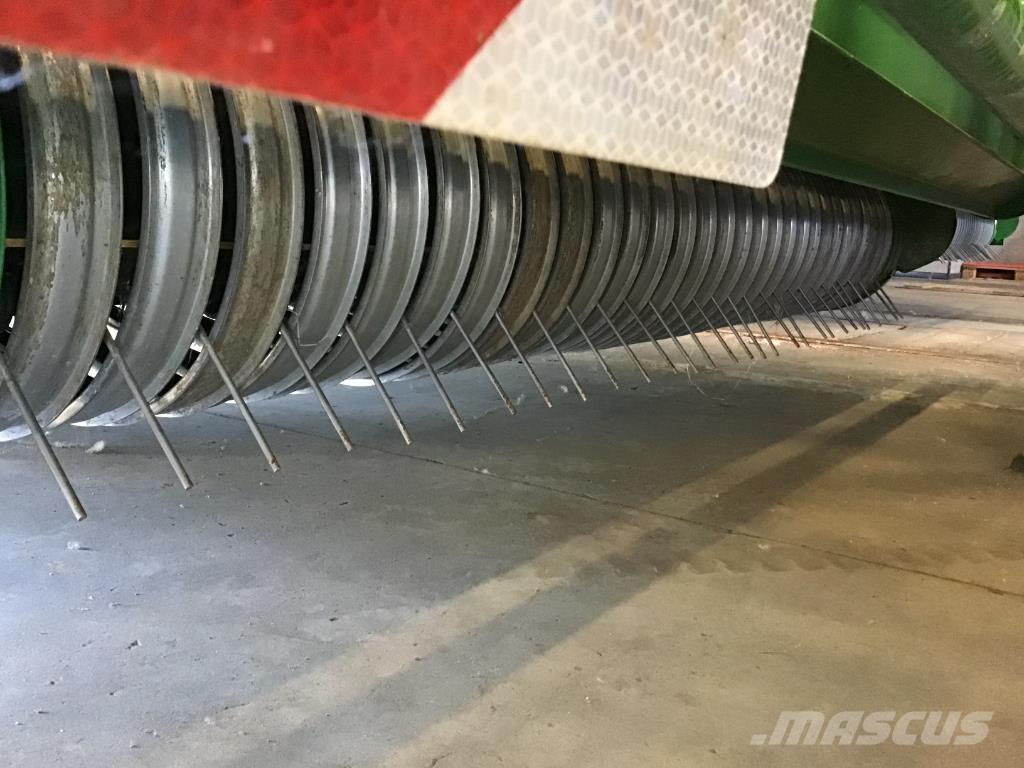 John Deere V461M 圓型牧草打包機