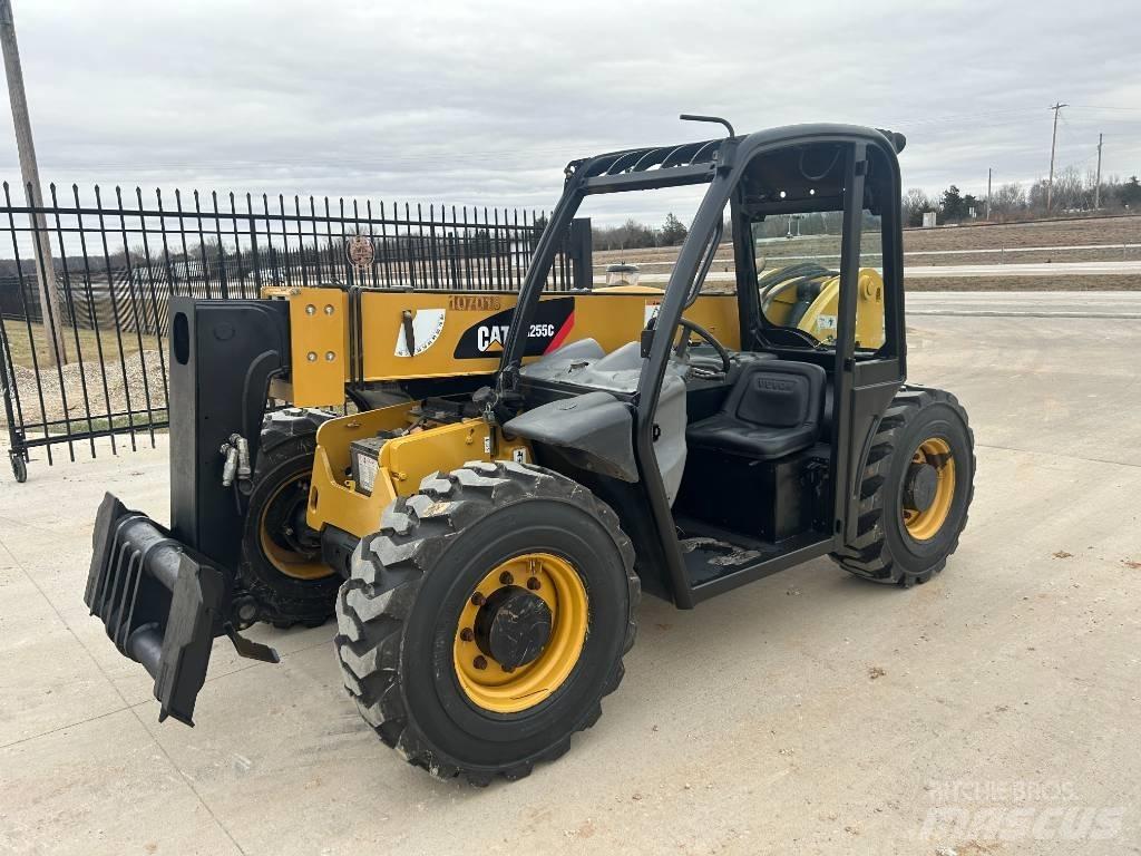 CAT TH255C 伸縮臂操作車