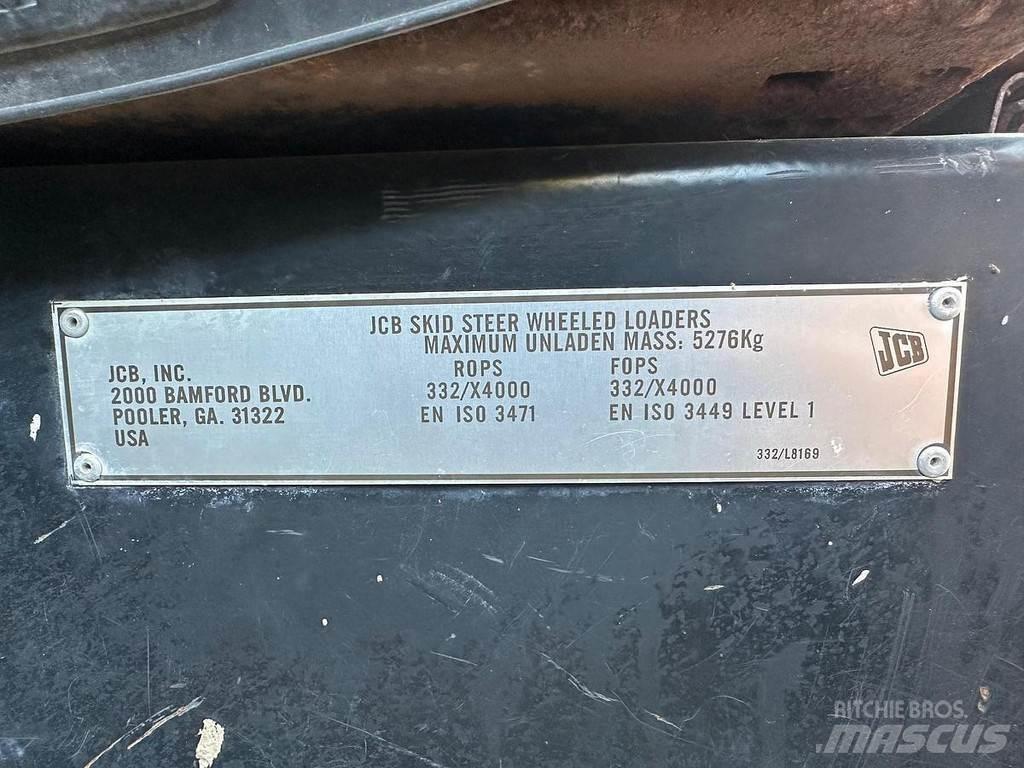 JCB 225 小型裝載機
