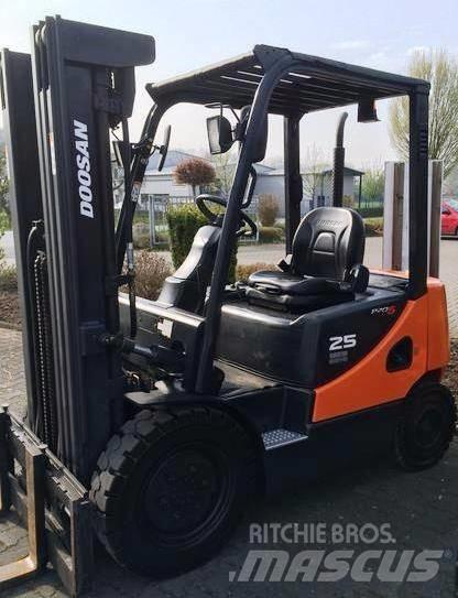 Doosan D25S-5 柴油卡車