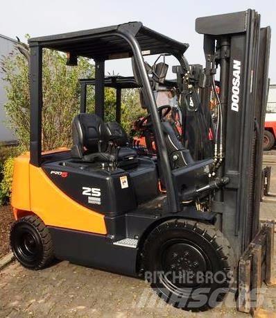 Doosan D25S-5 柴油卡車