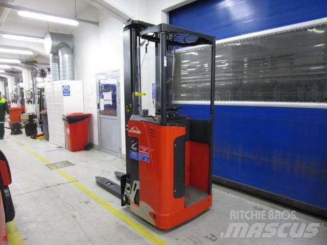 Linde L1600 自走式堆積機