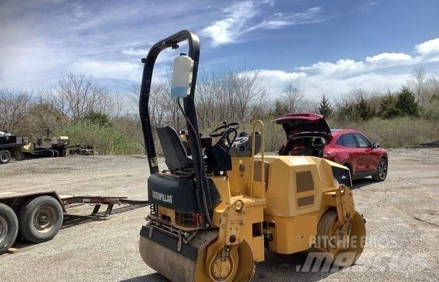 CAT CB 34 B 雙輪滾壓機