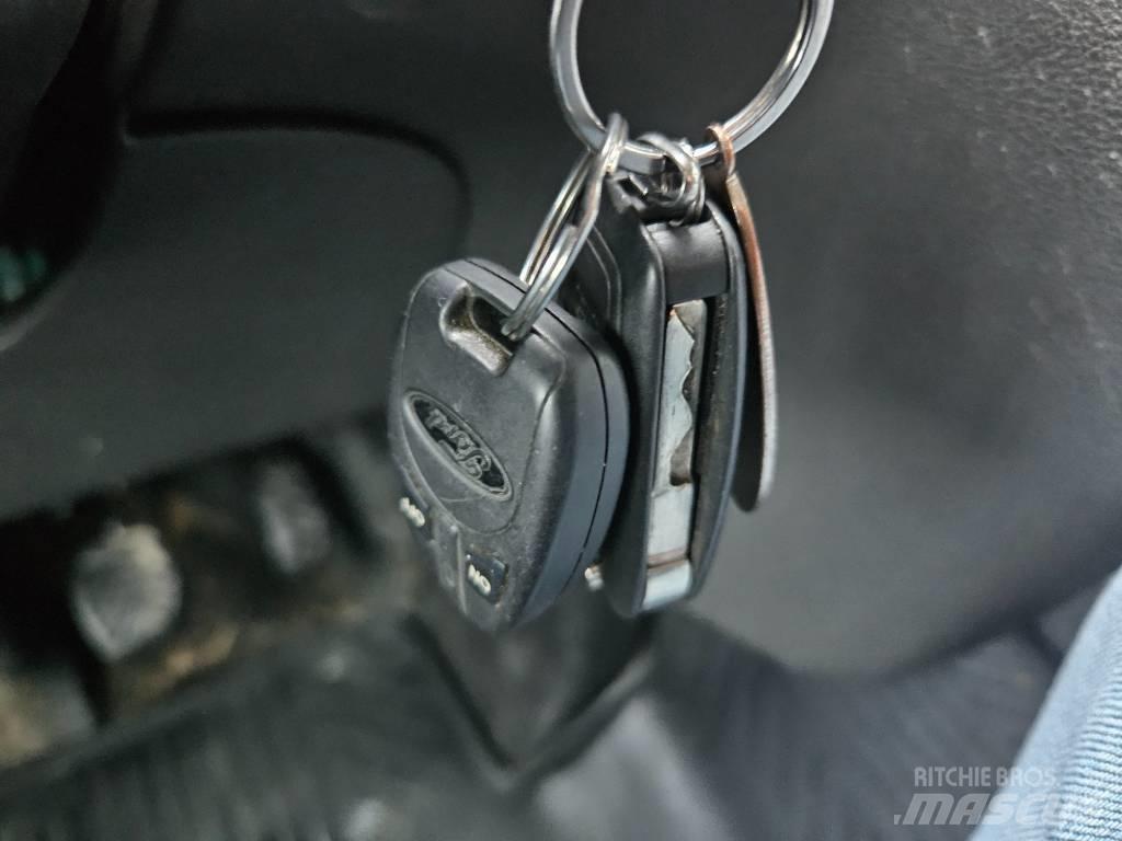 Ford Transit 廂式貨物運輸車
