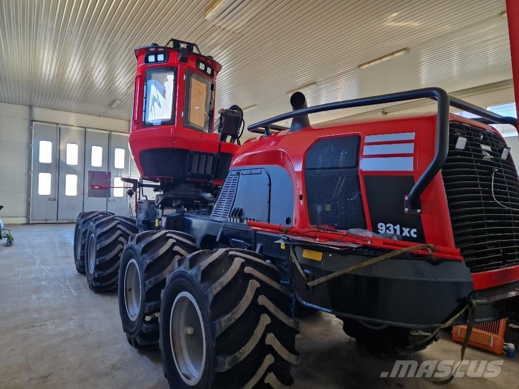Komatsu 931 XC 收穫機