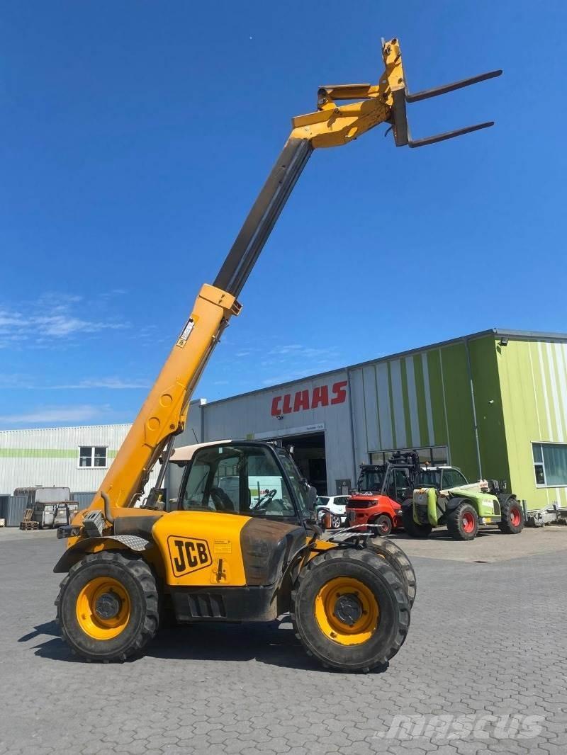 JCB 541-70 伸縮臂操作車