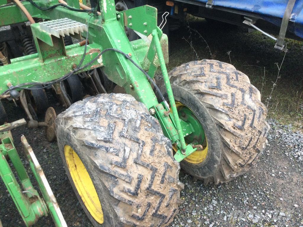 John Deere 750 A 組合鑽