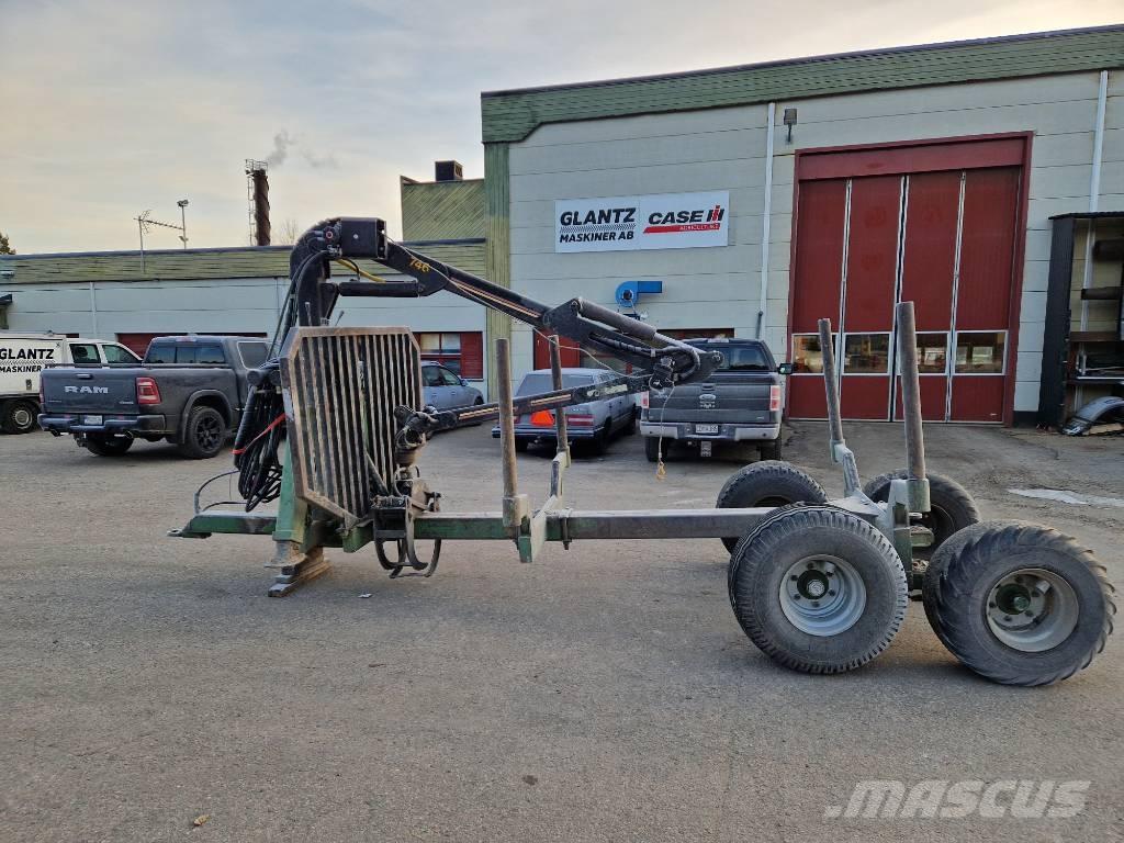 Farma 746 林業拖車