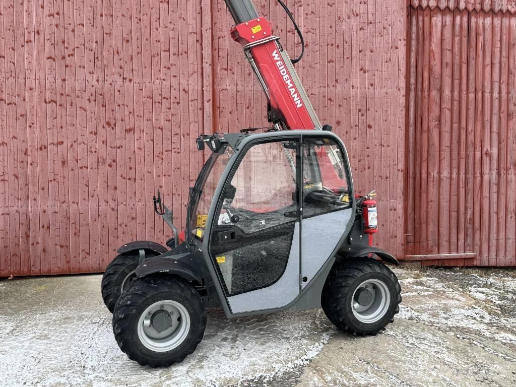 Weidemann T4512 伸縮臂操作車