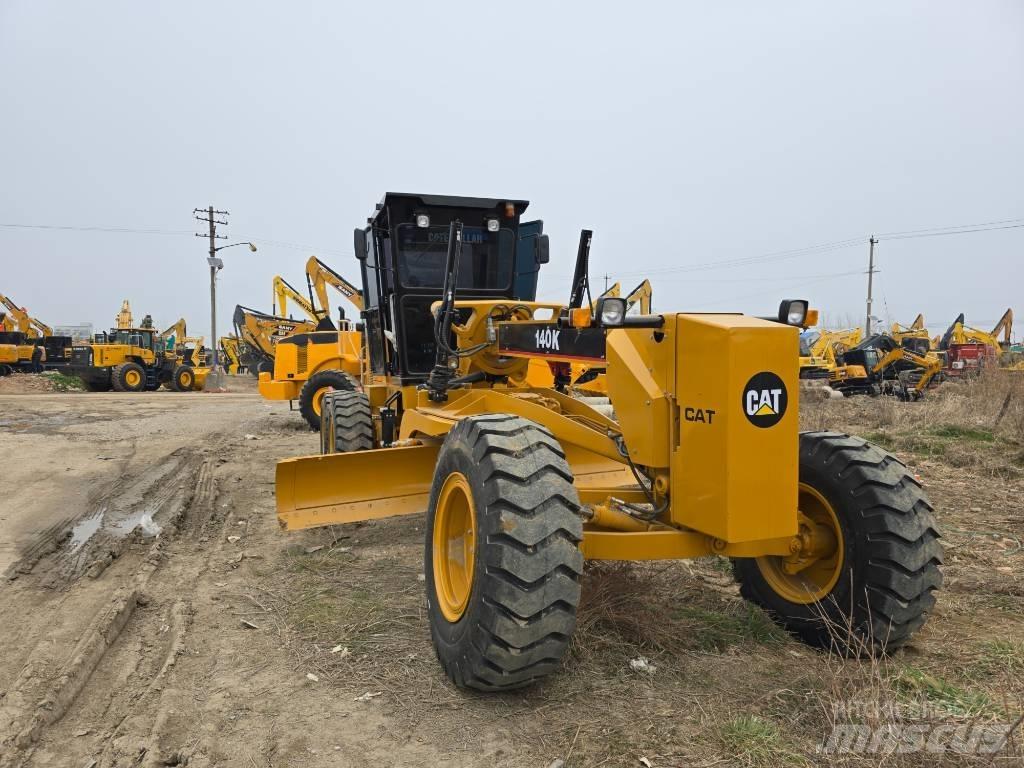 CAT 140 K 平土機