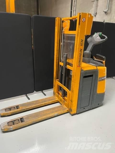 Jungheinrich ERC 212 行走控制式堆積機