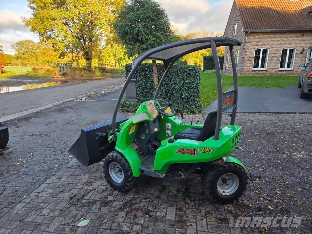 Avant 220 多功能裝載機