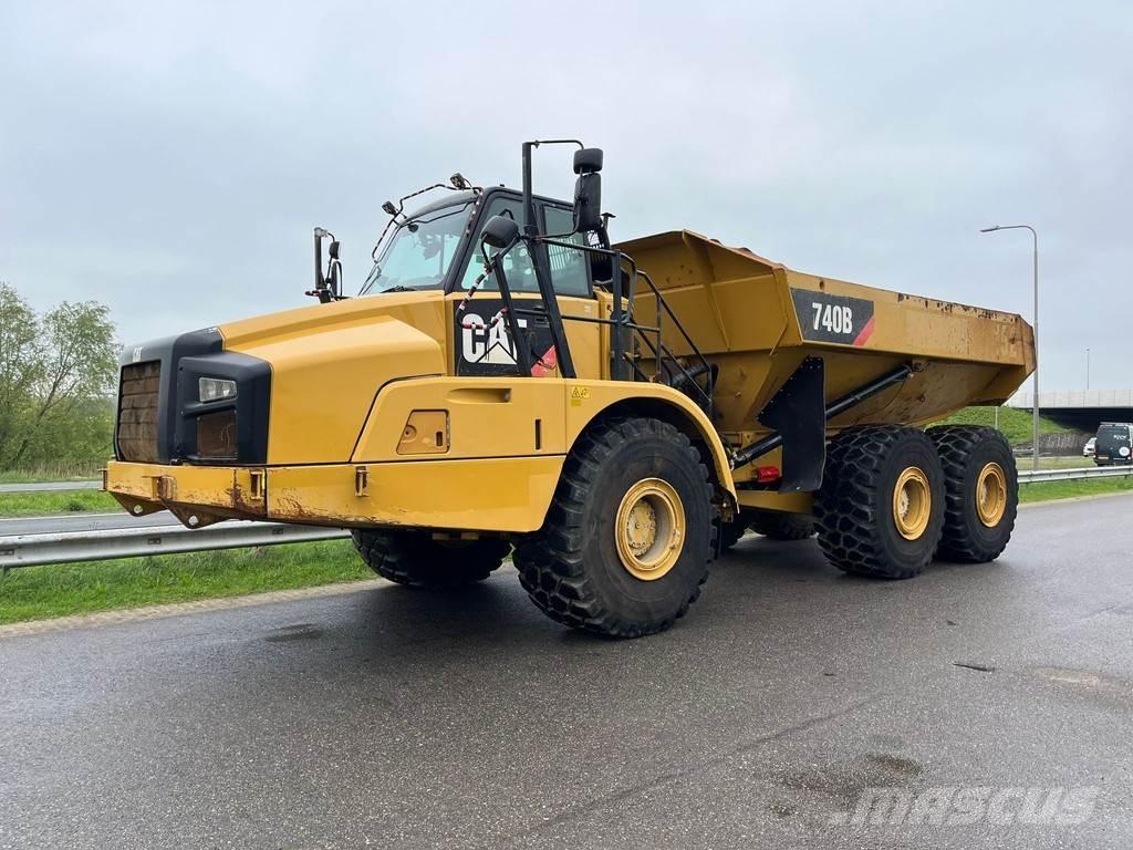 CAT 740B 鉸接式起吊車