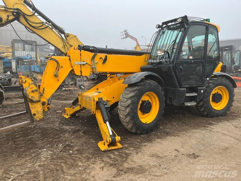JCB 540-140 伸縮臂操作車