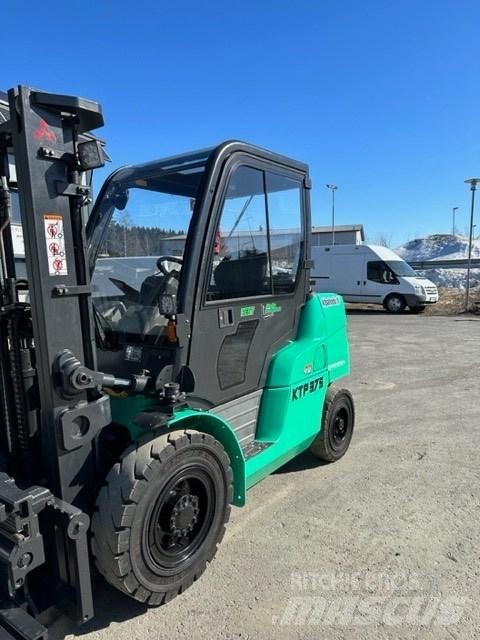 Mitsubishi FD40N 柴油卡車