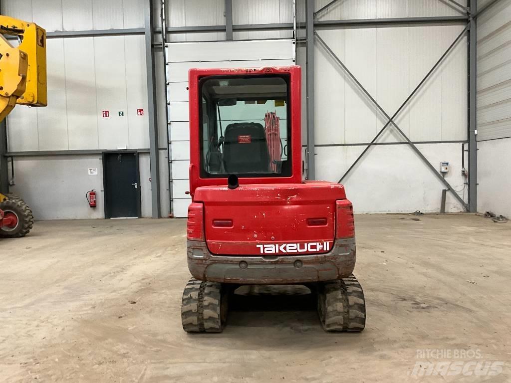 Takeuchi TB 235 小型挖土機/掘鑿機<7t(小型挖掘機)