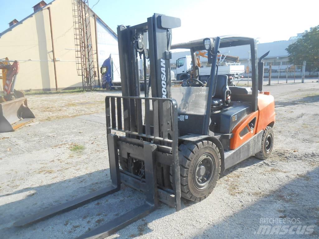 Doosan D50SC-09 柴油卡車