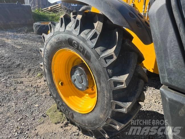 JCB 535-95 伸縮臂操作車