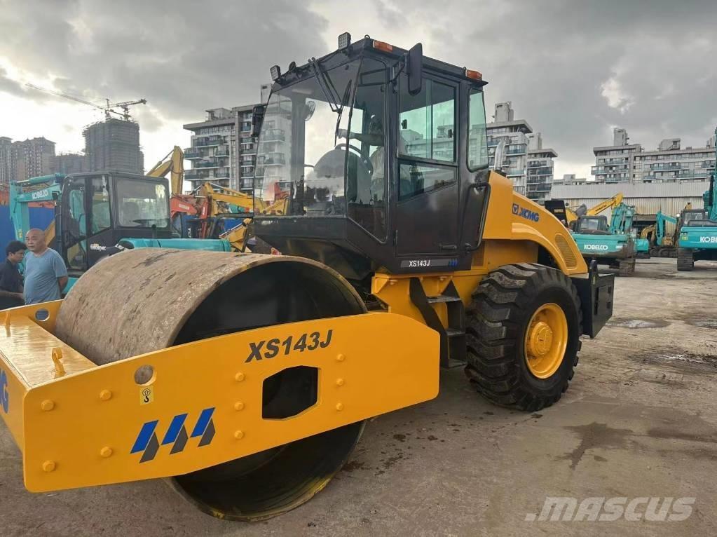 XCMG XS 143 J 單輪滾壓機