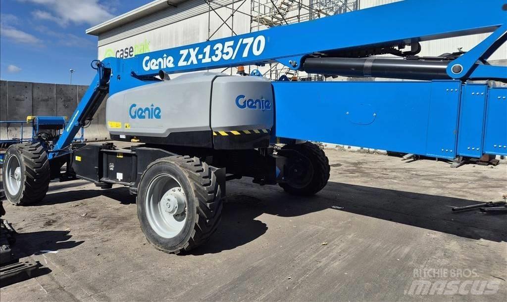 Genie ZX 135/70 曲臂高空作業車