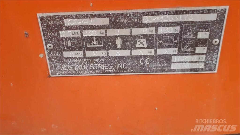 JLG H800AJ 曲臂高空作業車