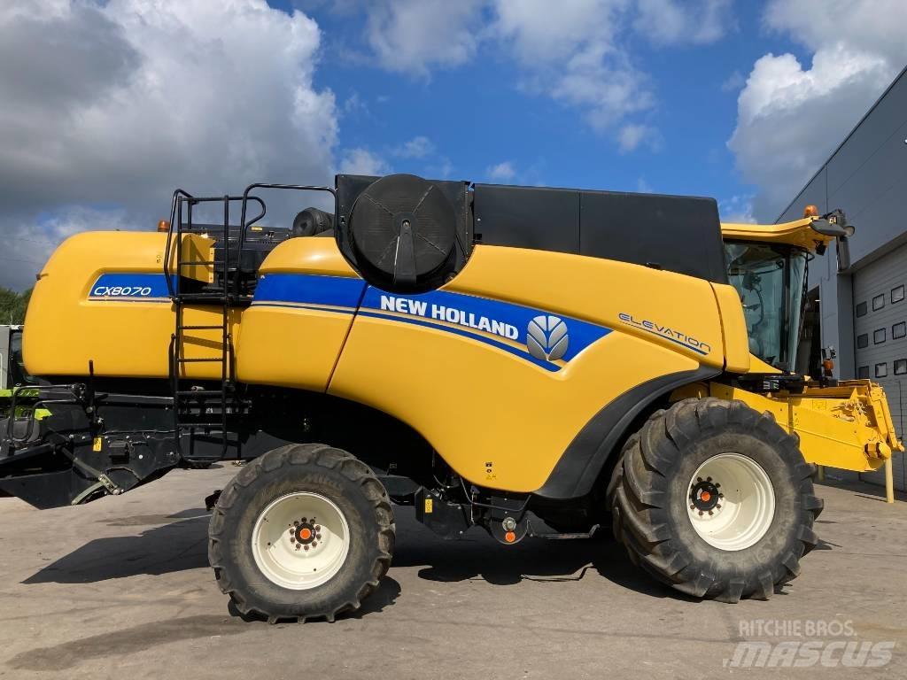 New Holland CX 8070 聯合收穫機