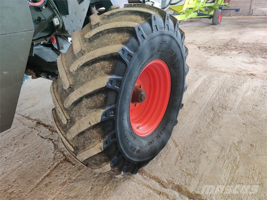 CLAAS TUCANO 480 聯合收穫機