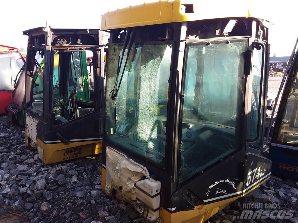 Eco Log 574b 駕駛室與內部
