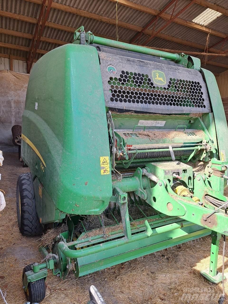 John Deere 990 圓型牧草打包機