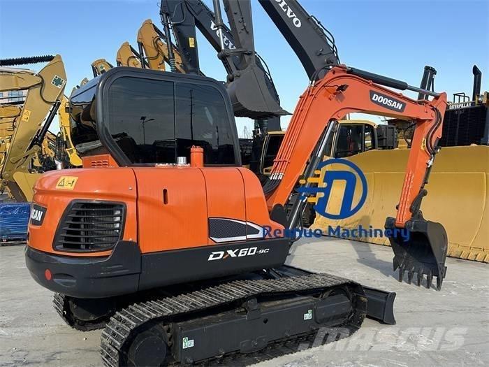 Doosan DX 60 小型挖土機/掘鑿機<7t(小型挖掘機)