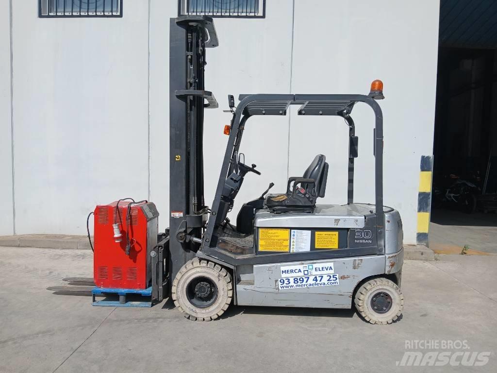 Nissan GQ02 L 30 CU 電動堆高機